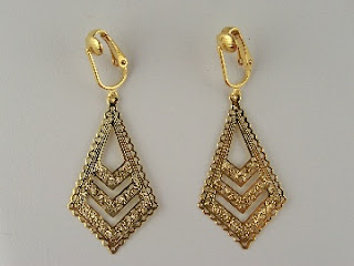 http://www.thecliponearringstore.com/empress-style-dangle-clip-on-earrings.html