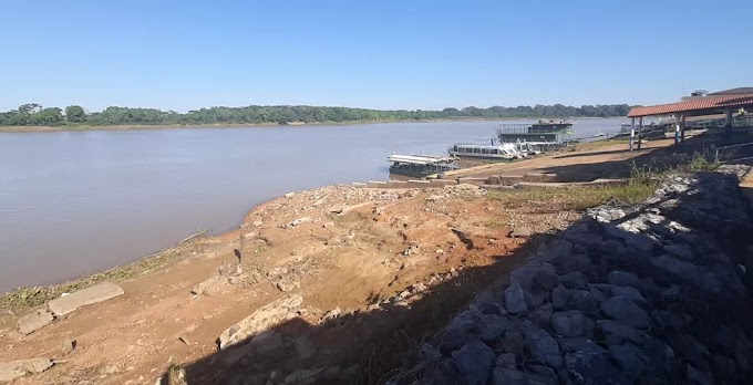   Moradores resgatam tripulação vítima de naufrágio no Rio Mamoré em Rondônia