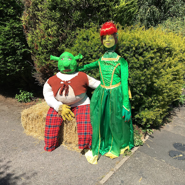 Shrek & Fiona Scarecrow