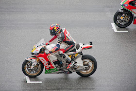 Stefan Bradl moving off