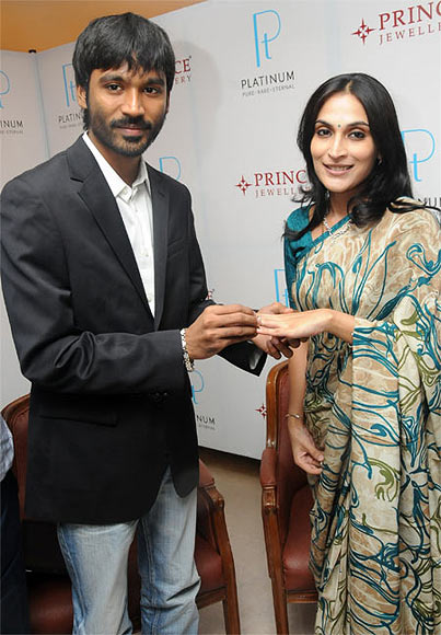 South Indian Actor Dhanush with Wife Aishwarya Rajinikanth Dhanush | South Indian Actor Dhanush Family Photos | Real-Life Photos