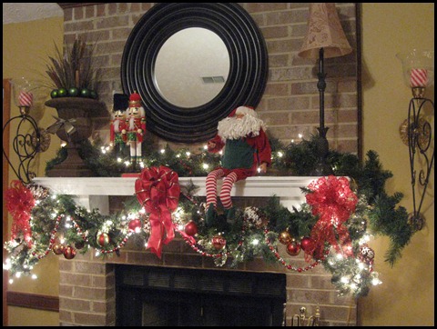 christmas mantle 2010 007