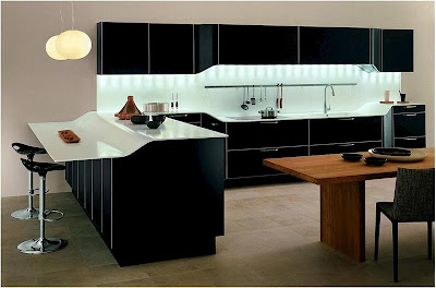 Кухонный гарнитур модели Venus от фабрики Snaidero, дизайн Pininfarina Design.