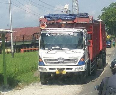 Truk gandeng hino - dari depan