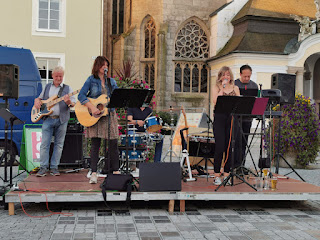 Ein Foto der Rusty Nails, Live-Auftritt am Hauptplatz in Freistadt