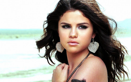 See Full Wallpapers of this Celebrity Selena Gomez Beautiful Wallpapers