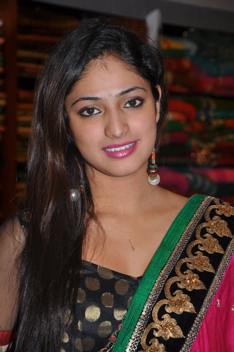 hari priya new saree , hari priya unseen pics