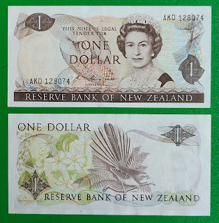 NZ4 NEW ZEALAND 1 DOLLAR OLD ISSUE UNC (STAIN)(1985-1989)(P-169b)