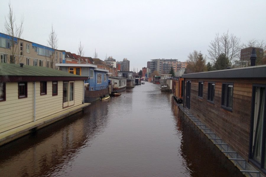 Groningen_Kanal_Hausboot