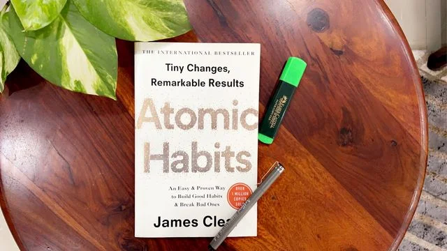 Por qué el libro Atomic Habits (Hábitos Atómicos) es una buena señal para nuestra cultura