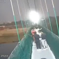 inilah detik detik jembatan yang berusia 100 tahun roboh di gujarat,india