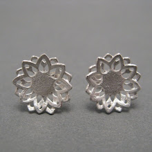 Snow daisy earrings