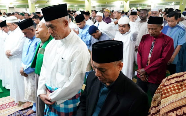 Laksanakan Salat Idul Fitri 1445 H di Masjid Baiturrahman, Jefridin Sampaikan Ini