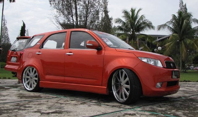  Modifikasi  Toyota  Rush  warna merah  Ceper Oto Trendz