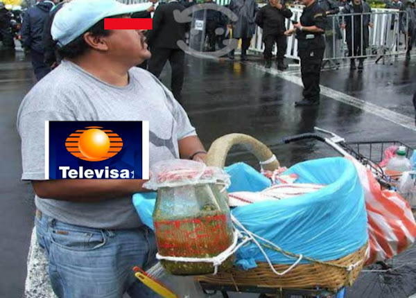  Famoso villano de Televisa vende taquitos de canasta en el Metro a 5 para sobrevivir, enfermó y sus hijos lo abandonaron en la calle.