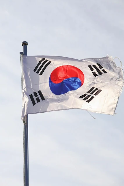 영화 봉오동 전투의 긴박한 전투 장면, 독립군의 치열한 사투