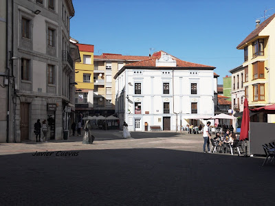 Plaza del General Ponte, al fondo la casa de los Fernández Miranda. Grado. Grupo Ultramar Acuarelistas