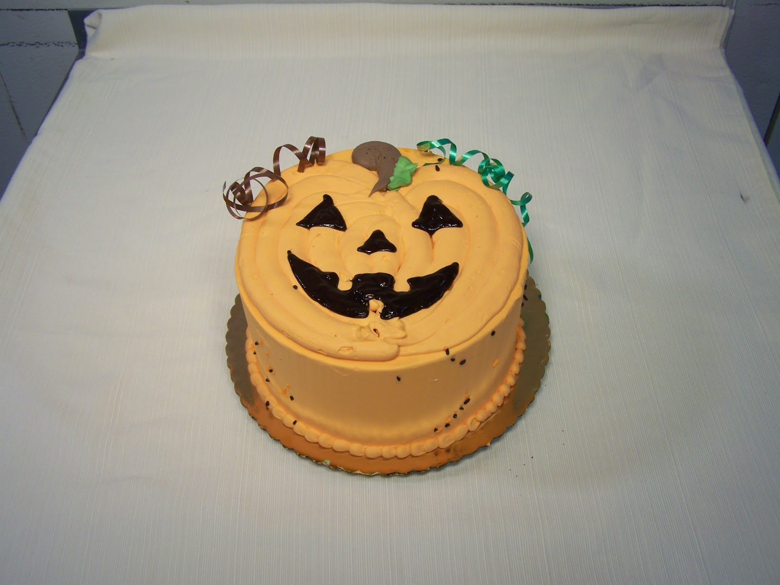 halloween graveyard cakes Wednesday, September 26, 2012