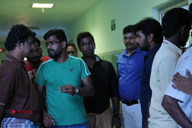 Enakku Vaaitha Adimaigal Tamil Movie Working Stills  0013.JPG
