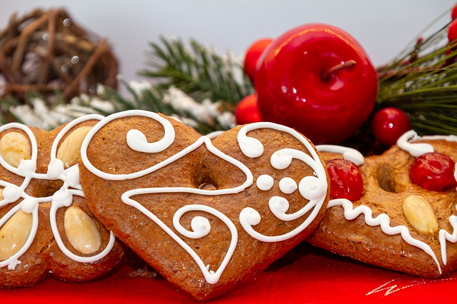 Can Dogs Eat Gingerbread? Is Gingerbread Safe For Dogs? 