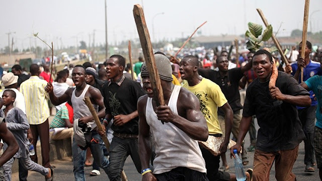 Além de ataques a cidades do país, ele também realiza sequestros e assassinatos, desde sua fundação no norte nigeriano, em 2002.
Seus integrantes seguem a seguinte frase do Corão, o livro sagrado dos mulçumanos: 