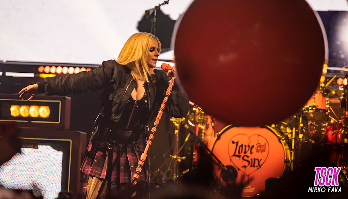 Luces y sombras del concierto de Avril Lavigne en Padova, Italia