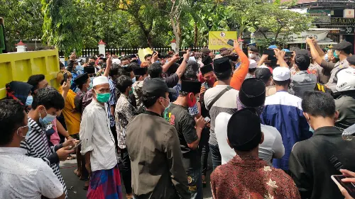 Korban Penipuan Pegawai BRI Pemekasan MLA Gelar Unjuk Rasa, Tuntut Uang Mereka Dikembalikan