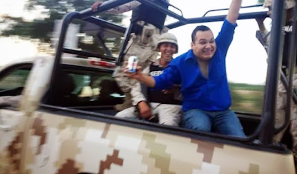 Funcionario de Sonora renuncia por fotos con cerveza en camioneta militar