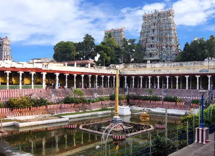 Pool in Madhura Meenakshi - Temple