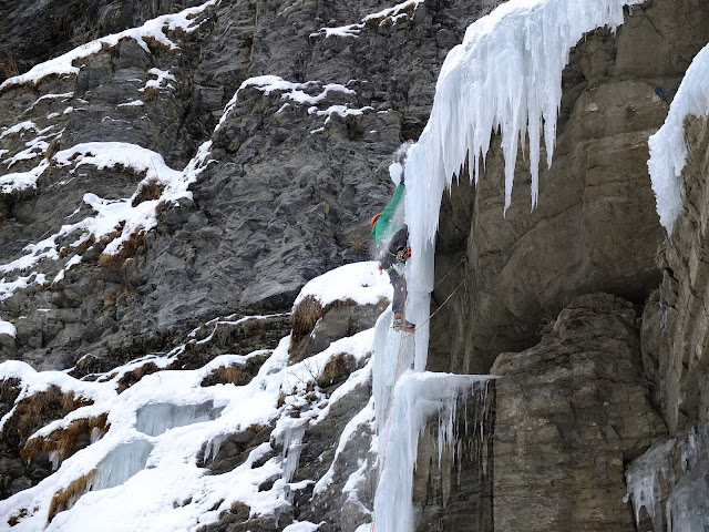 Cascade de glace à la Stassaz Manu RUIZ