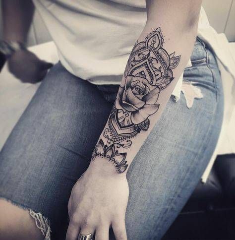 Tatuagens femininas de flores 