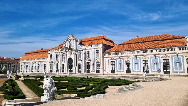 foto da fachada do Palácio Nacional de Queluz