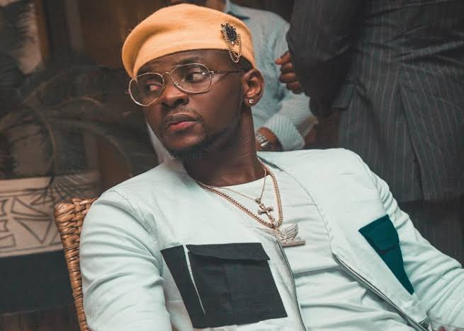 Fans Demand Refund After Kizz Daniel Fails To Arrive Concert On Time (Video)