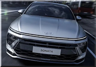 Imagem frontal do Hyundai Sonata 2024 destacando a grade dianteira e os faróis em LED.