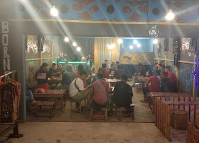 FOTO: Suasana Pengunjung di Cafe Borneo J Putussibau