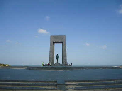 Leopold I monument De Panne