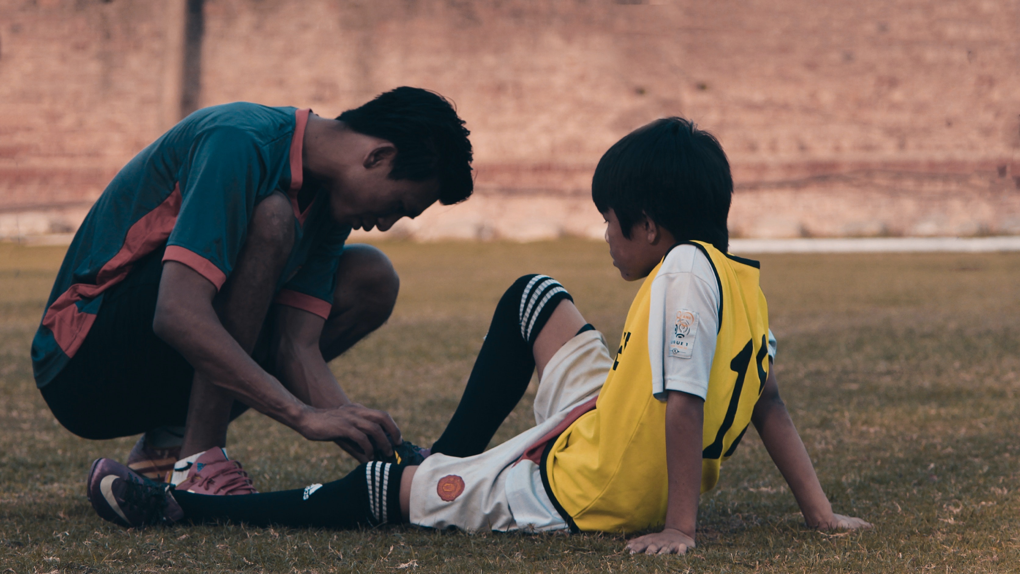 How to Deal with Your Child's Sports Injury