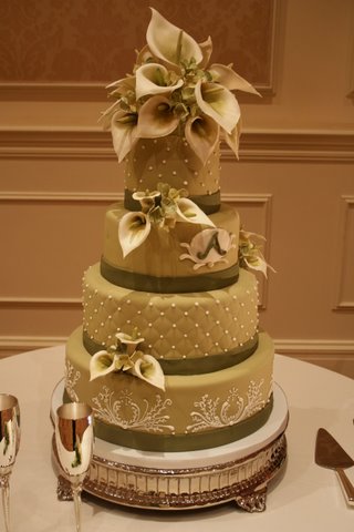 Here are more amazing cakes from past Isha Foss Events weddings