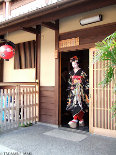 Maiko, being about to go out, Gion, Kyoto