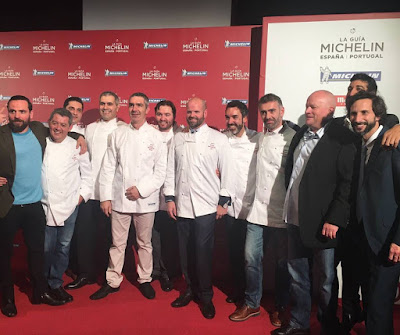 Foto de Alguns dos chefes portugueses que, este ano, foram galardoados: Rui Paula, Ricardo Costa, Luís Pestana, Benoît Shinton, Vítor Matos, Miguel Laffan, Henrique Sá Pessoa, Alexandre Silva, Dieter Koshina, José Avillez