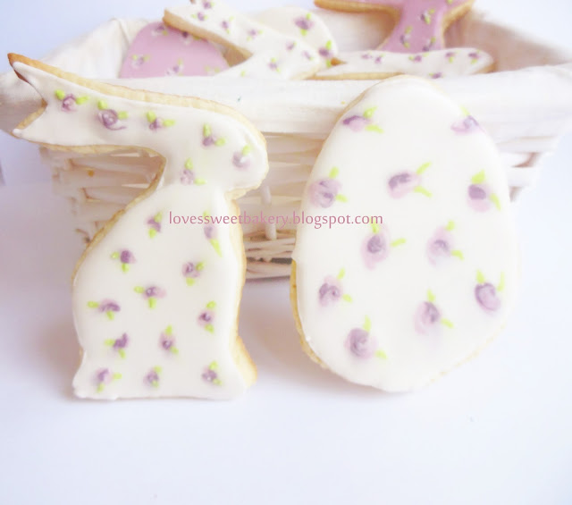 Vanilla Easter cookies with royal icing