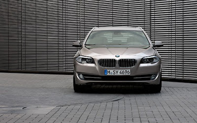 BMW 5 Series Touring Front View