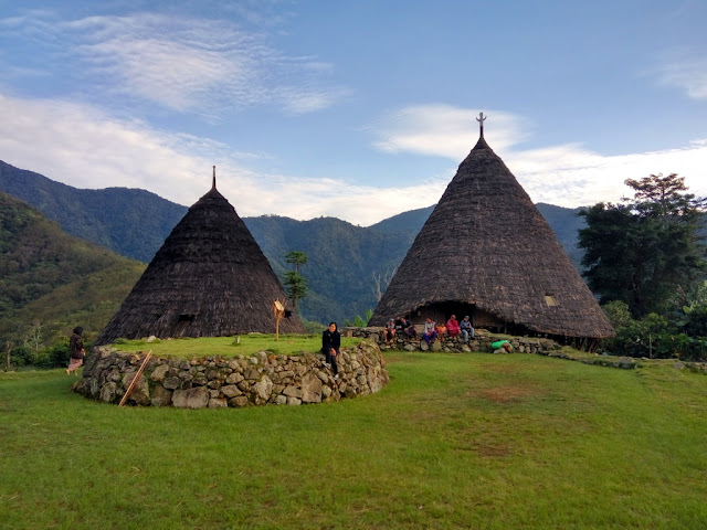 view kampung adat wae rebo