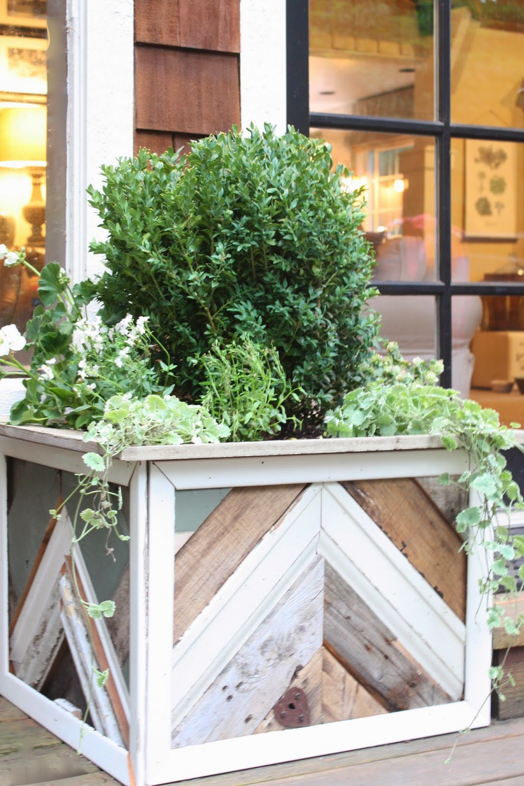 My Sweet Savannah: ~reclaimed wood planter boxes~