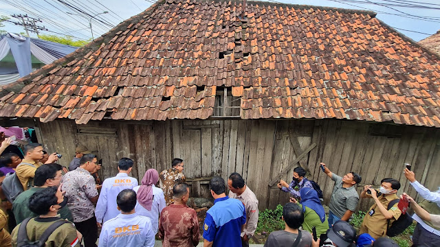 PTBA Beri Bantuan Bedah Rumah untuk 4 Unit Hunian Tak Layak Huni