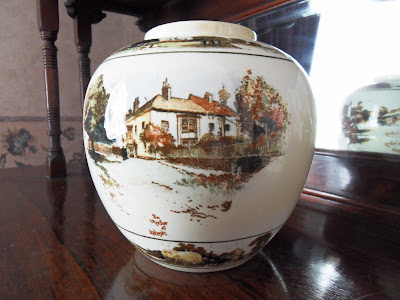 Bowl or vase showing The Anchor, Liphook coaching inn