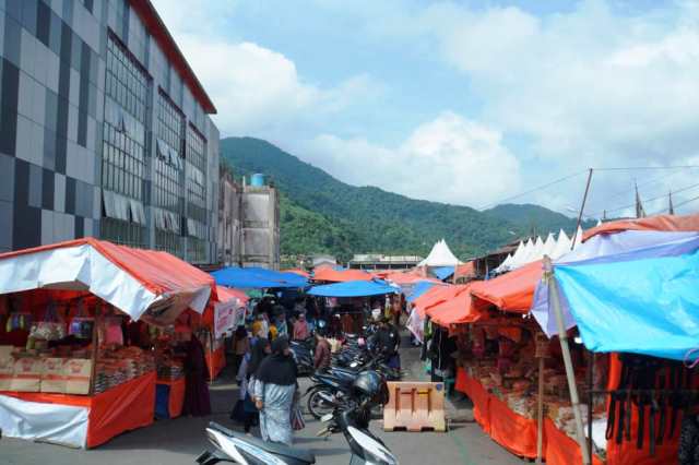  Berburu Kue Tradisional Minang di Padang Panjang