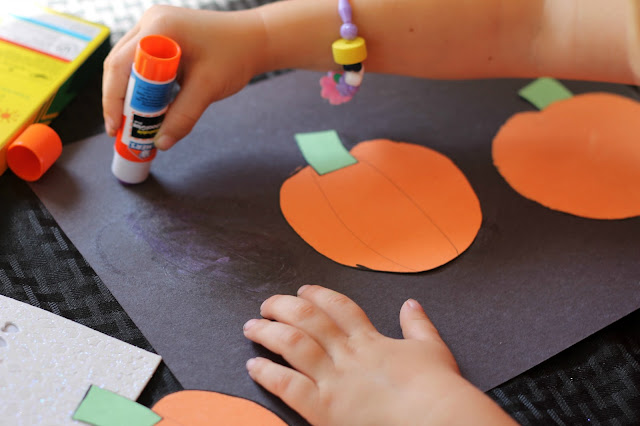 Easy jack o' lantern collage craft for preschoolers