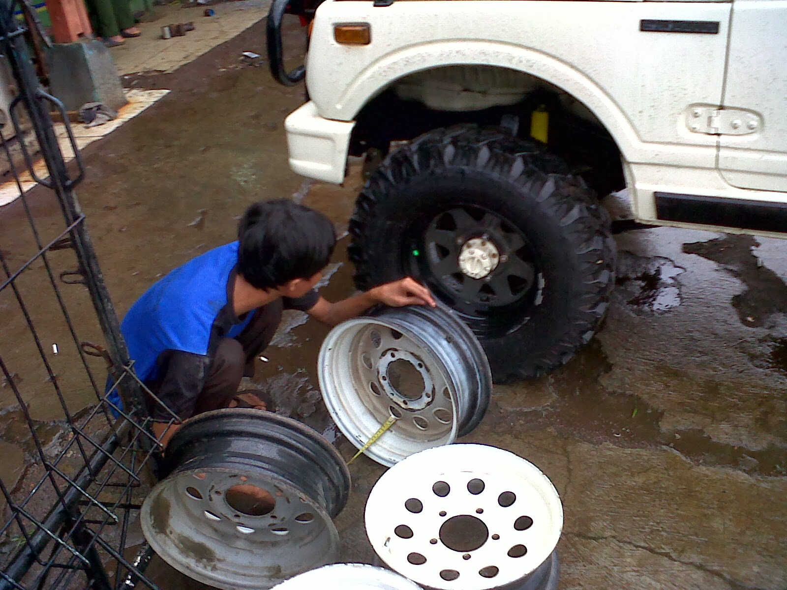 GrageBadak4Wheel Drive: Rubah Grill Lampu Kotak Jimny 