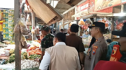 TNI-Polri Dampingi Forkopimda Kediri Monitoring Harga Sembako di Pasar